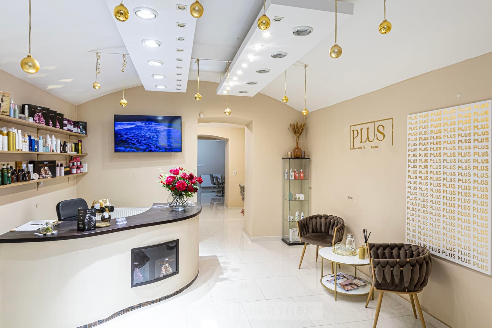 Plus Beauty Salon — recepce salonu